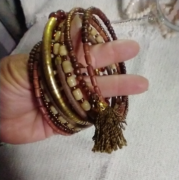 Goldtone brown large beaded wire bracelet - Picture 3 of 3